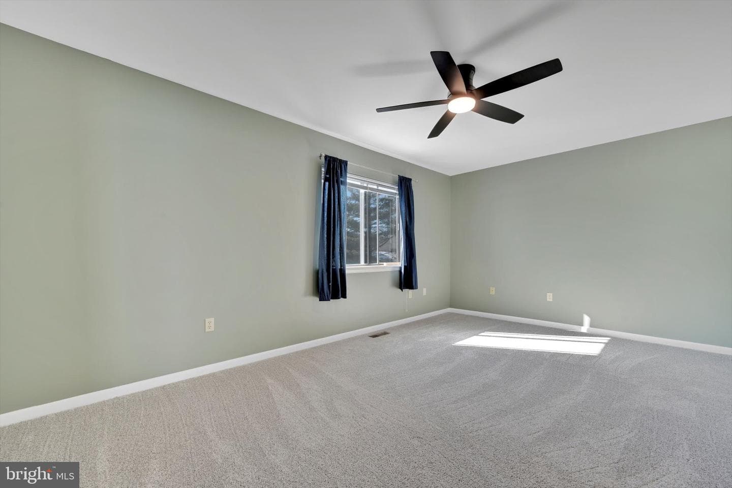 2604 Village Road photo 19