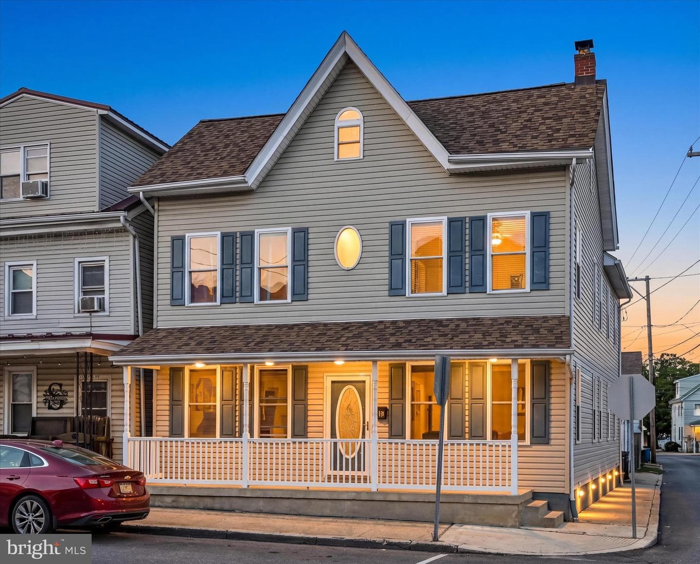 18 N Berne Street photo 2