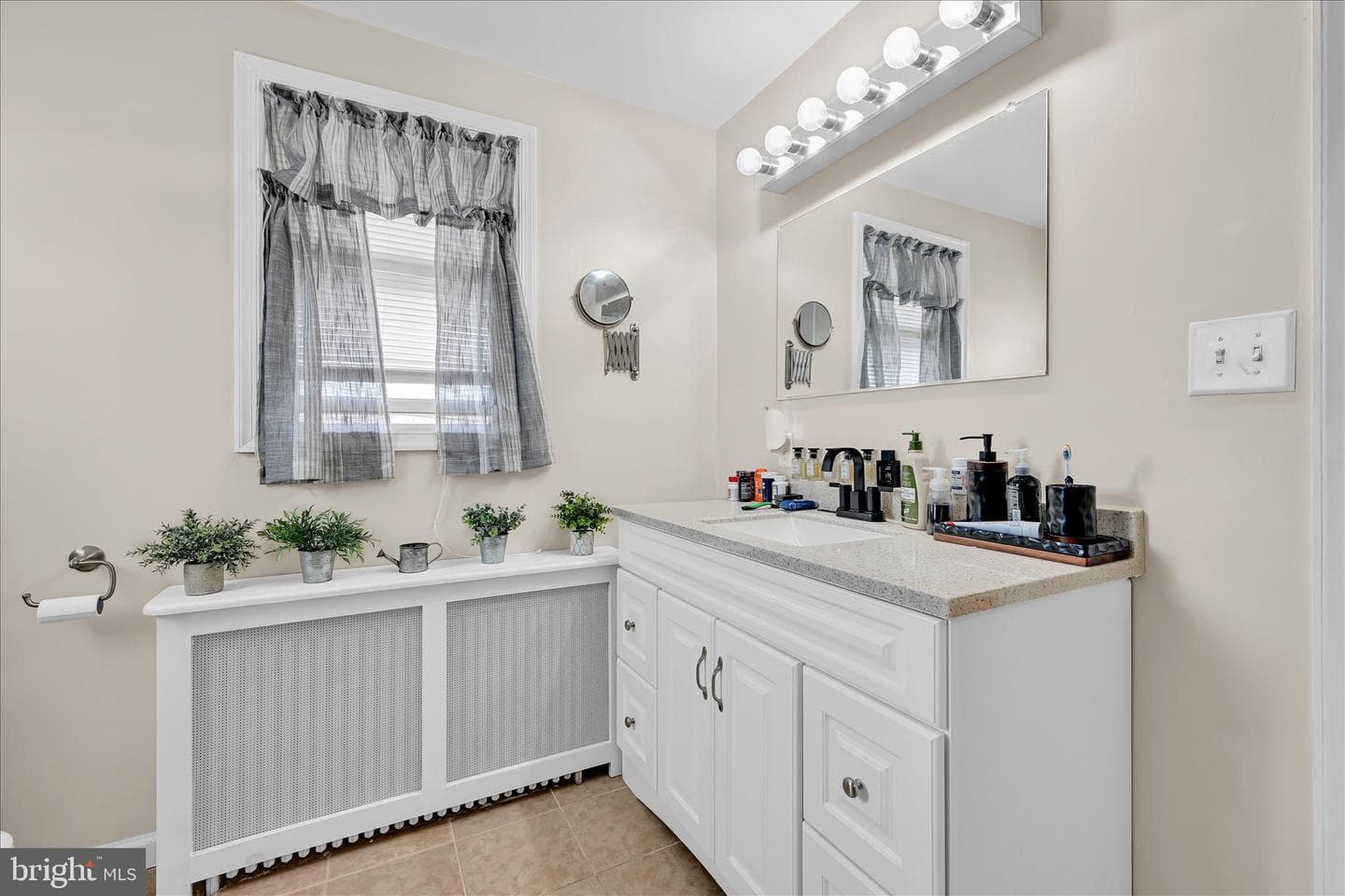 18 N Berne Street photo 32