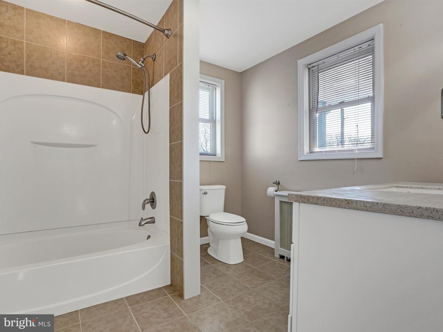 18 N Berne Street photo 33