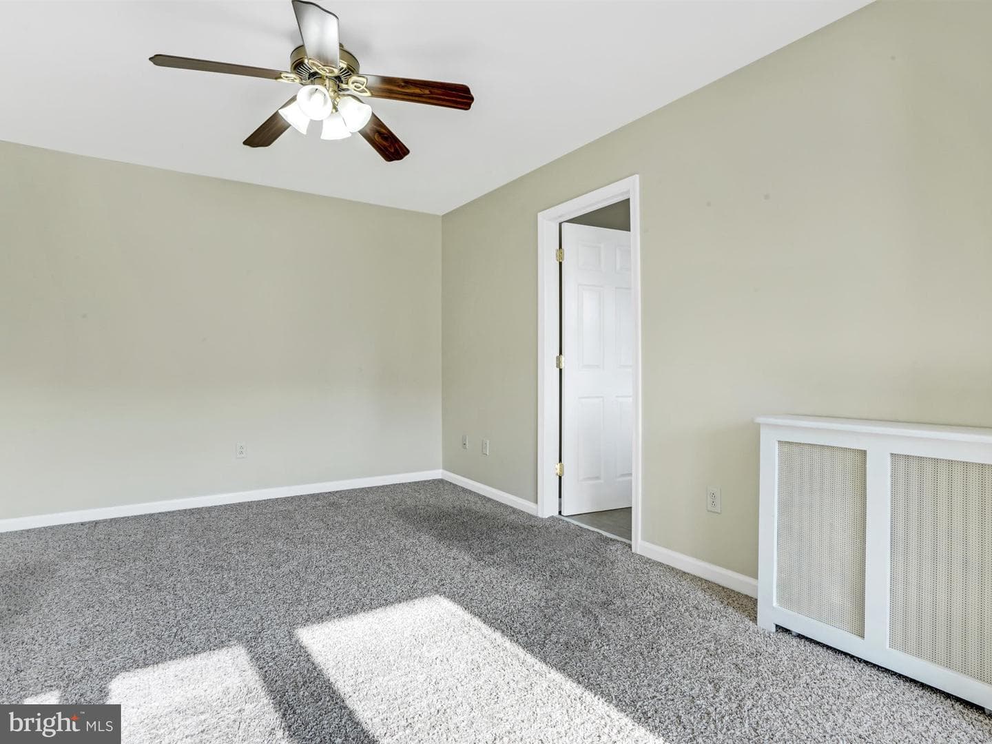 18 N Berne Street photo 40