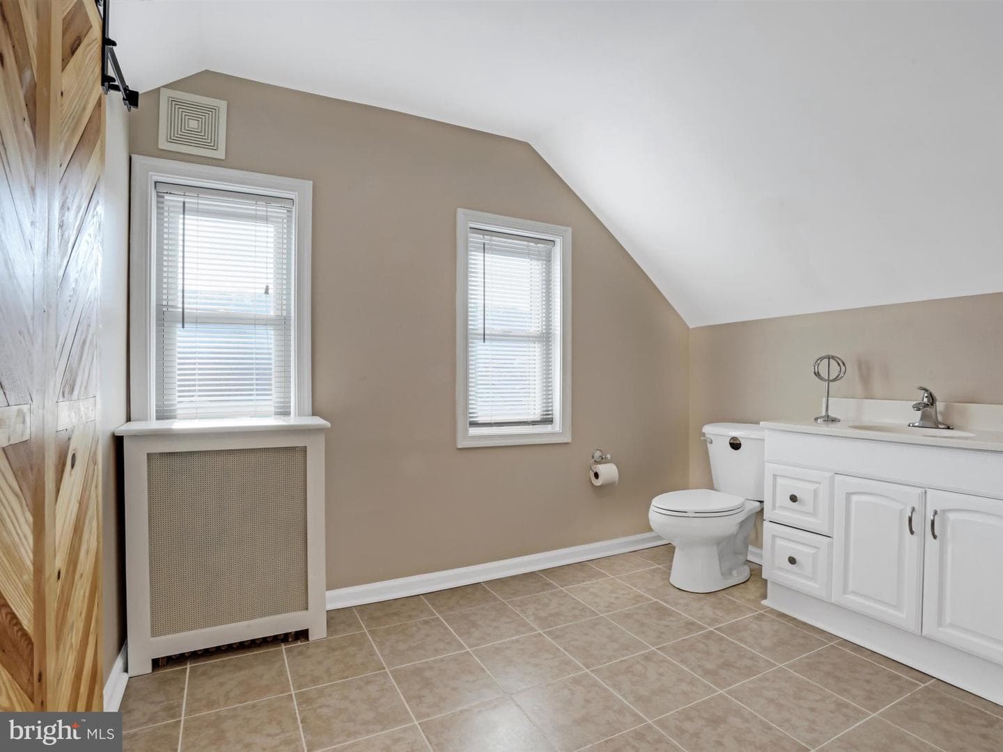 18 N Berne Street photo 49