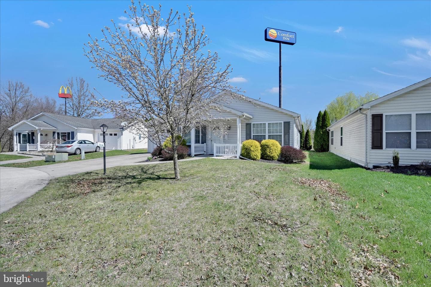 855 Trestle Court