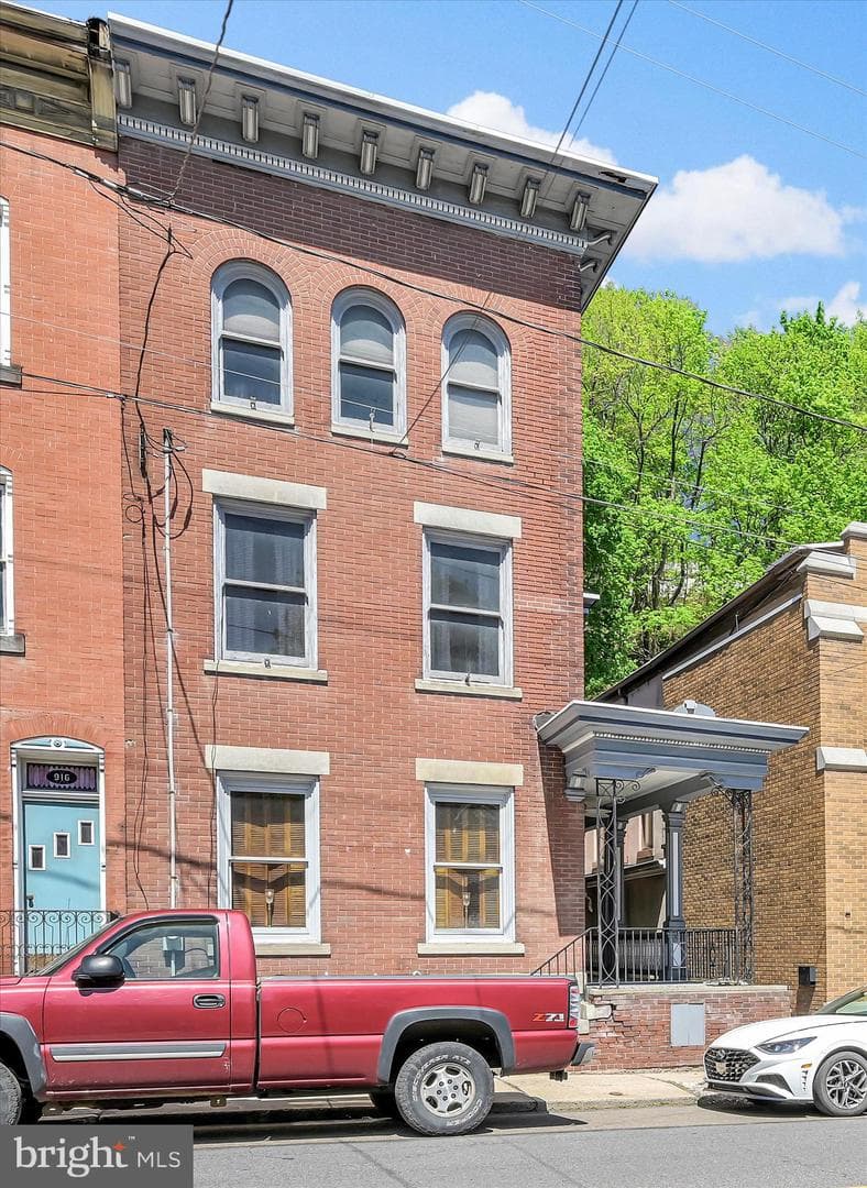 914 W Market Street photo 3