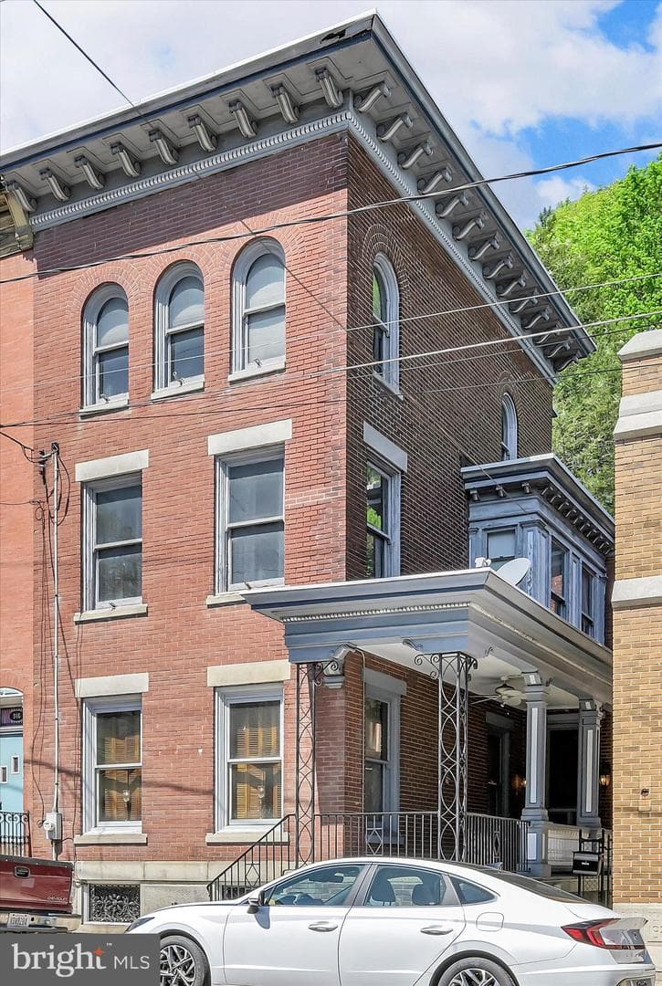 914 W Market Street photo 5