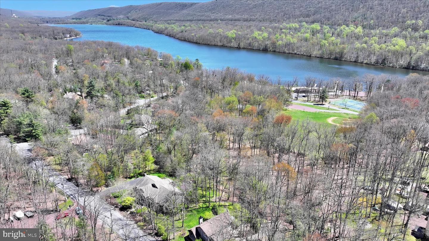 220 Lake Drive photo 2