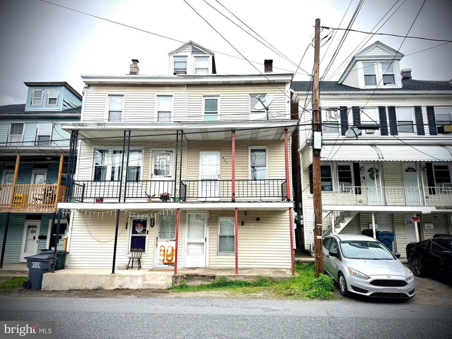 240 Valley Street photo 2