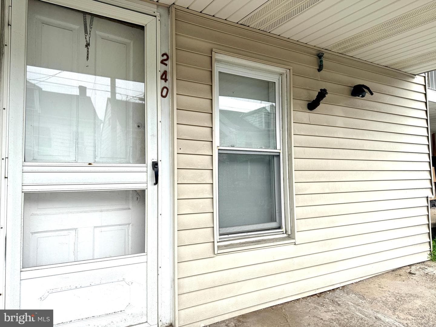 240 Valley Street photo 3