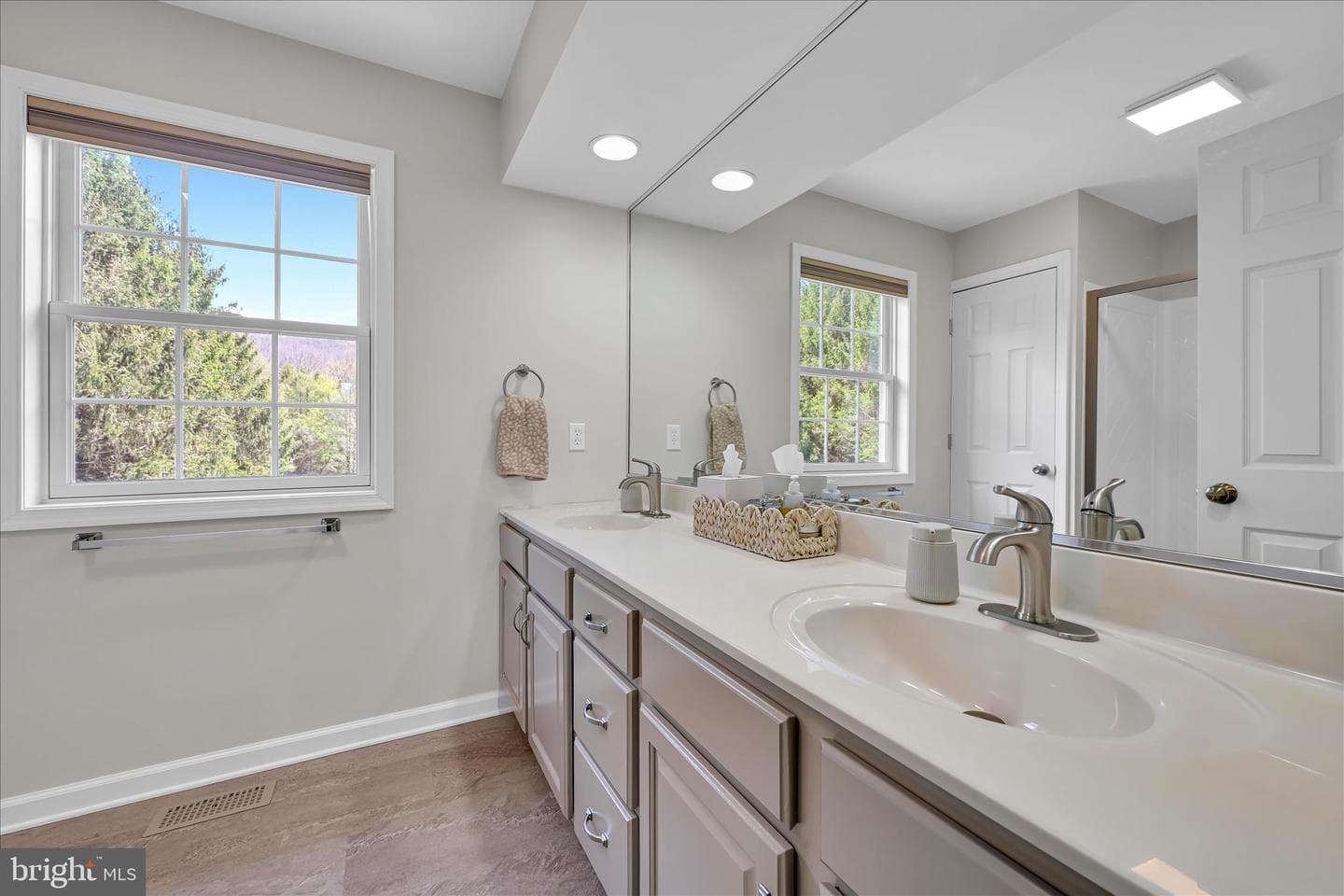 354 Millers Road photo 23