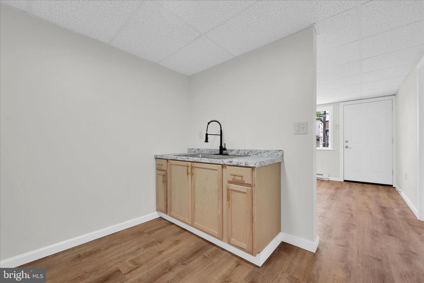 111 E Grand Avenue photo 10