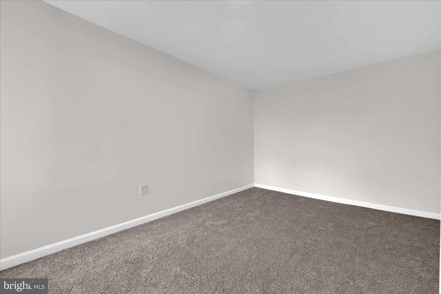 111 E Grand Avenue photo 16
