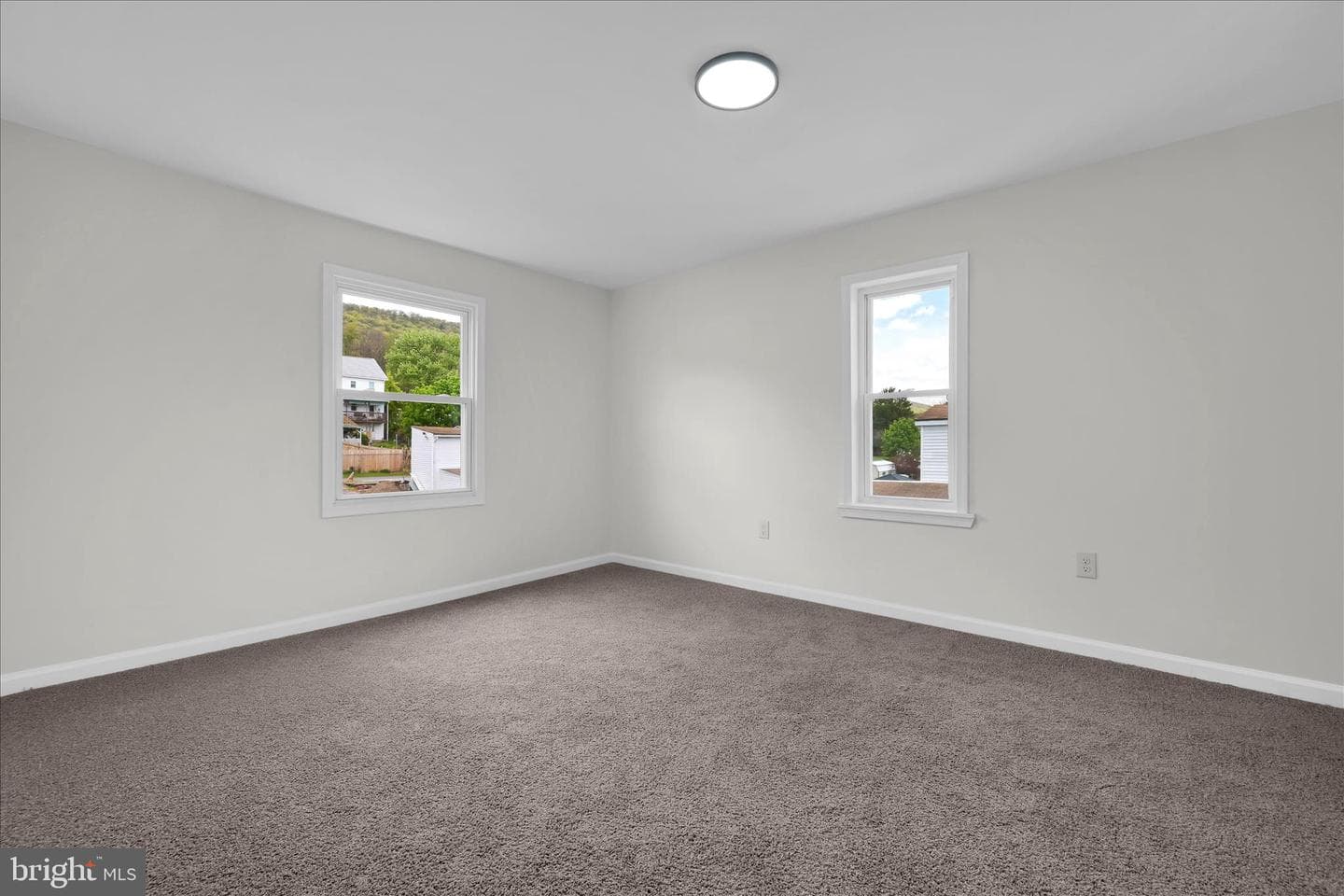 111 E Grand Avenue photo 17