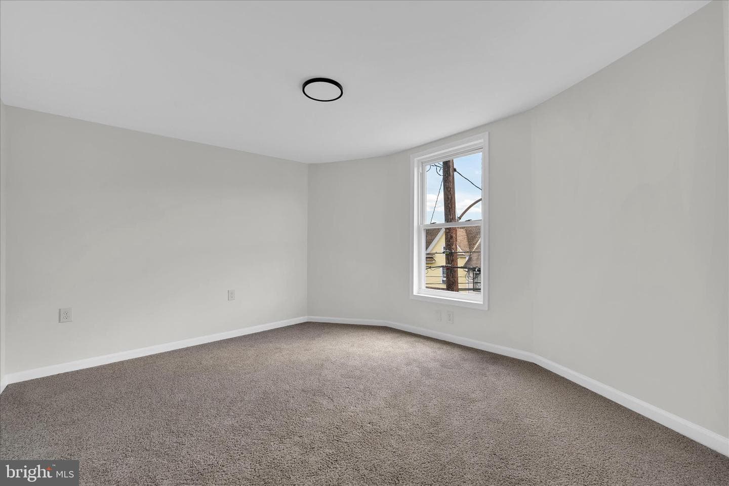 111 E Grand Avenue photo 19