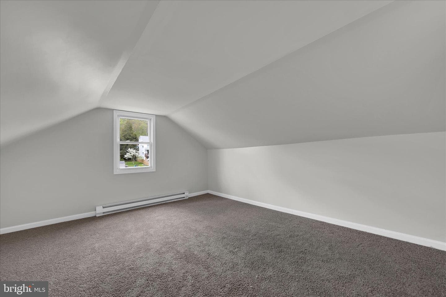 111 E Grand Avenue photo 20