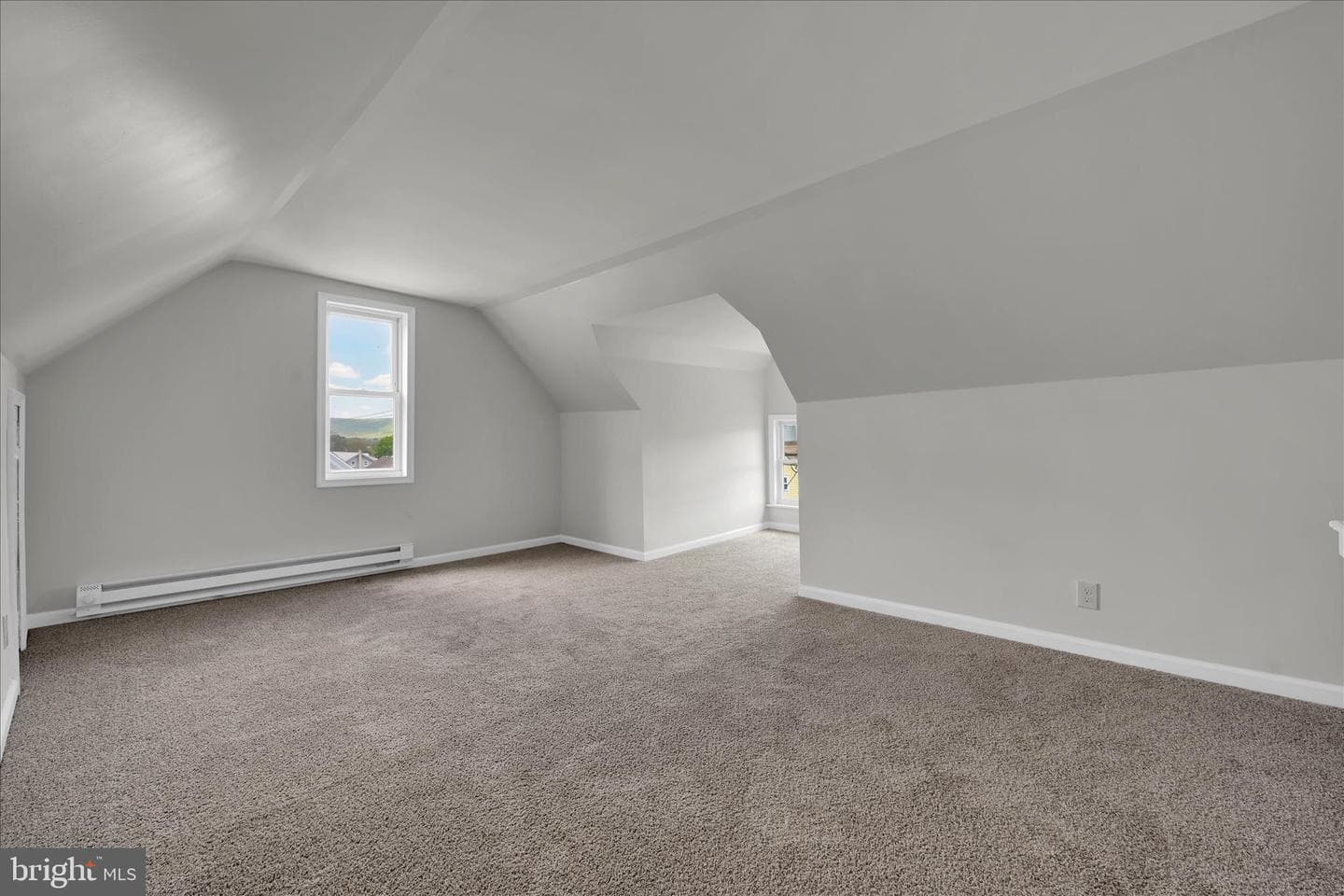 111 E Grand Avenue photo 21