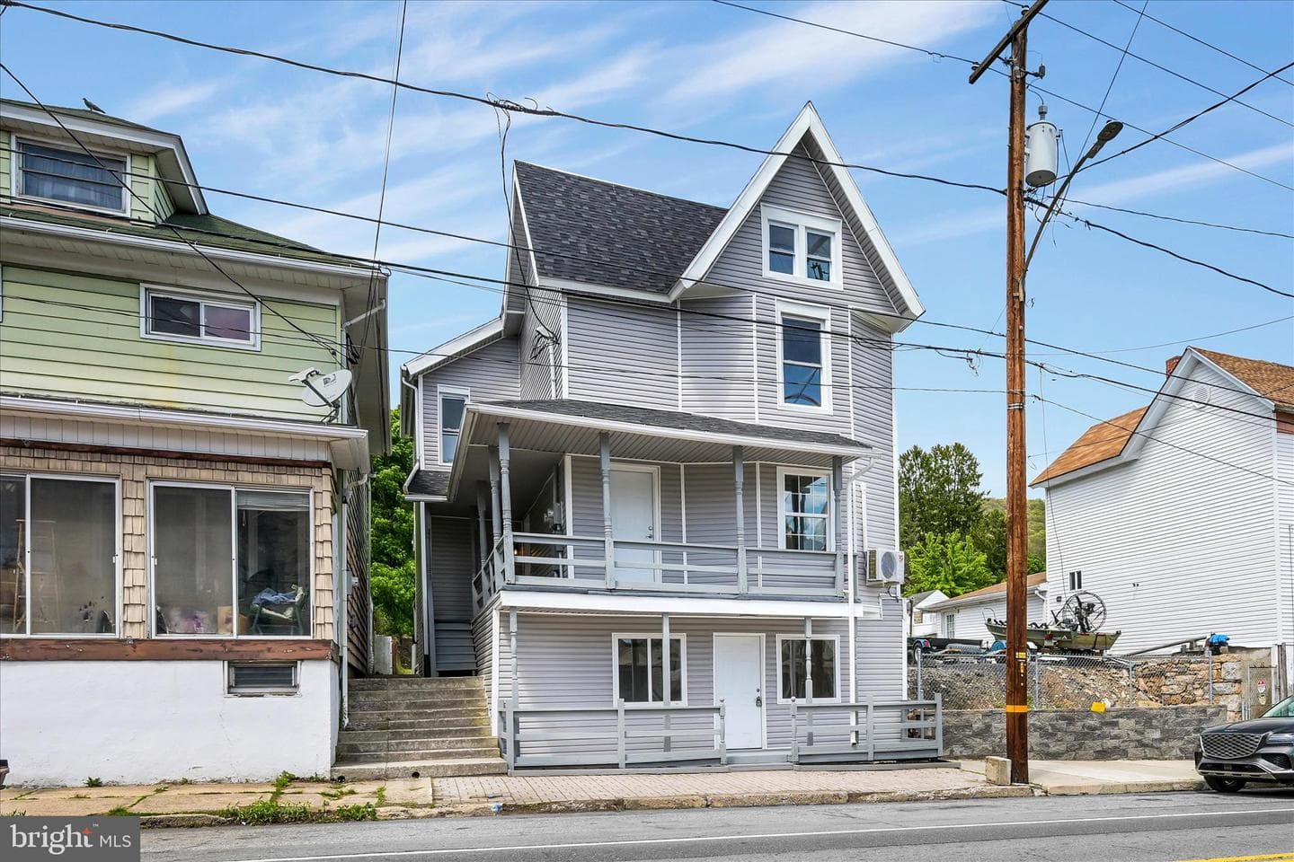 111 E Grand Avenue photo 32