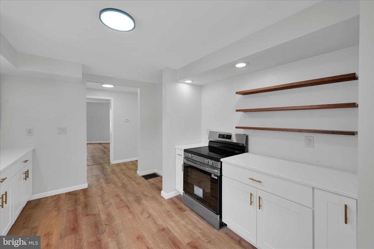 111 E Grand Avenue photo 5