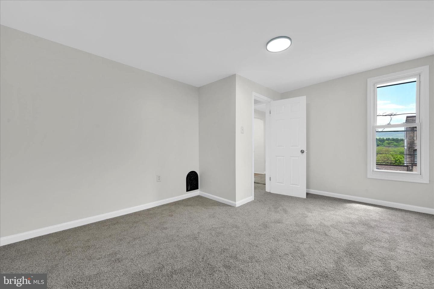 111 E Grand Avenue photo 8