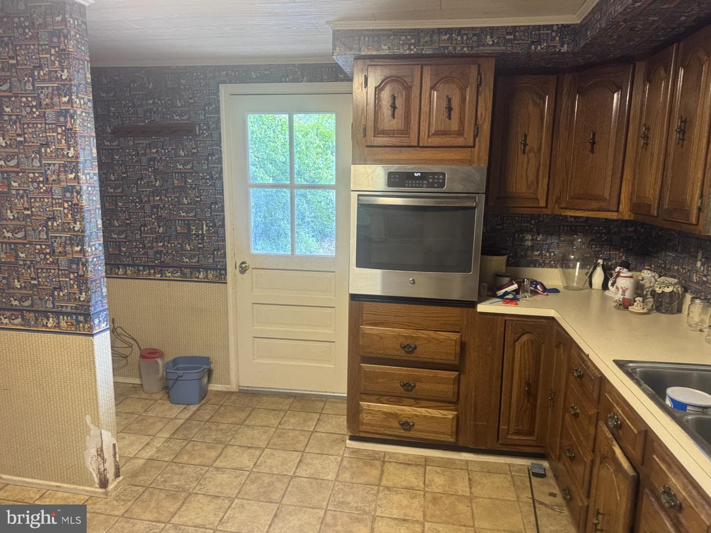167 Llewellyn Road photo 4