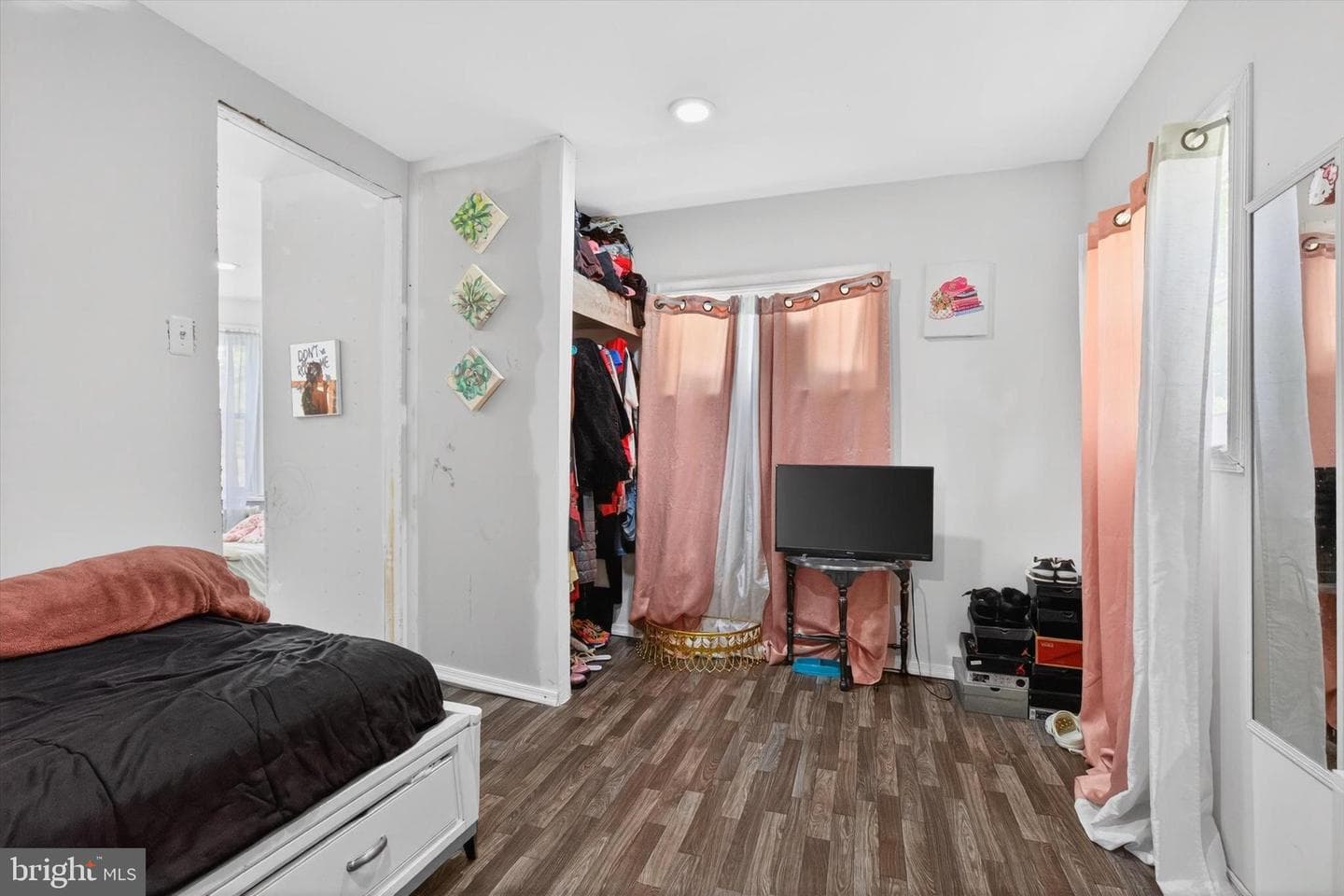 432 W Spring Street photo 15