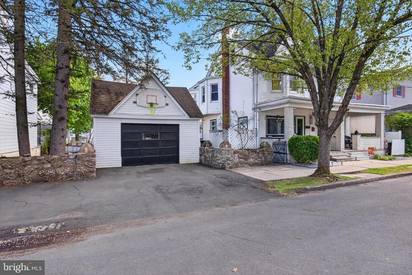 432 W Spring Street photo 3