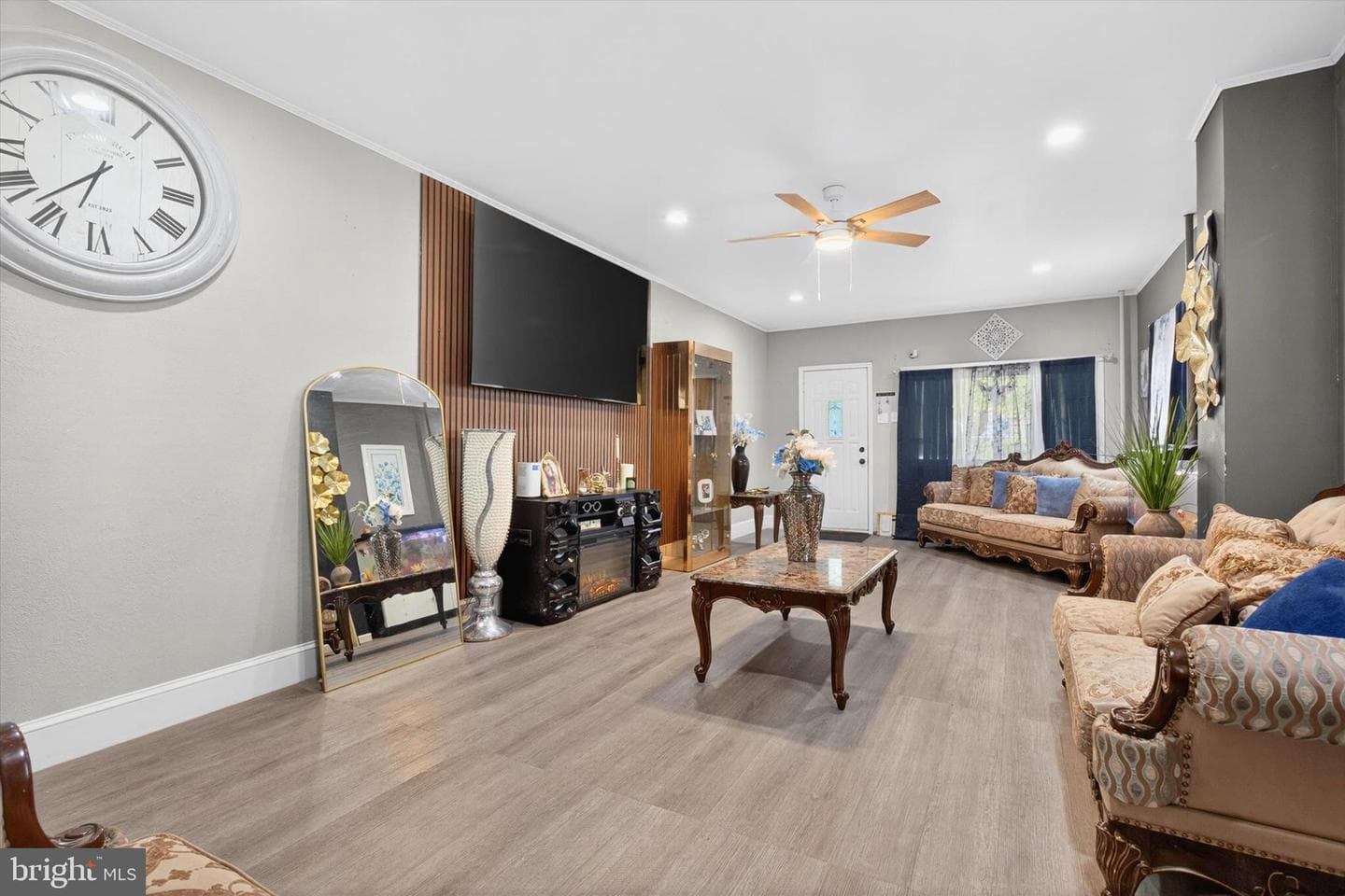 432 W Spring Street photo 5
