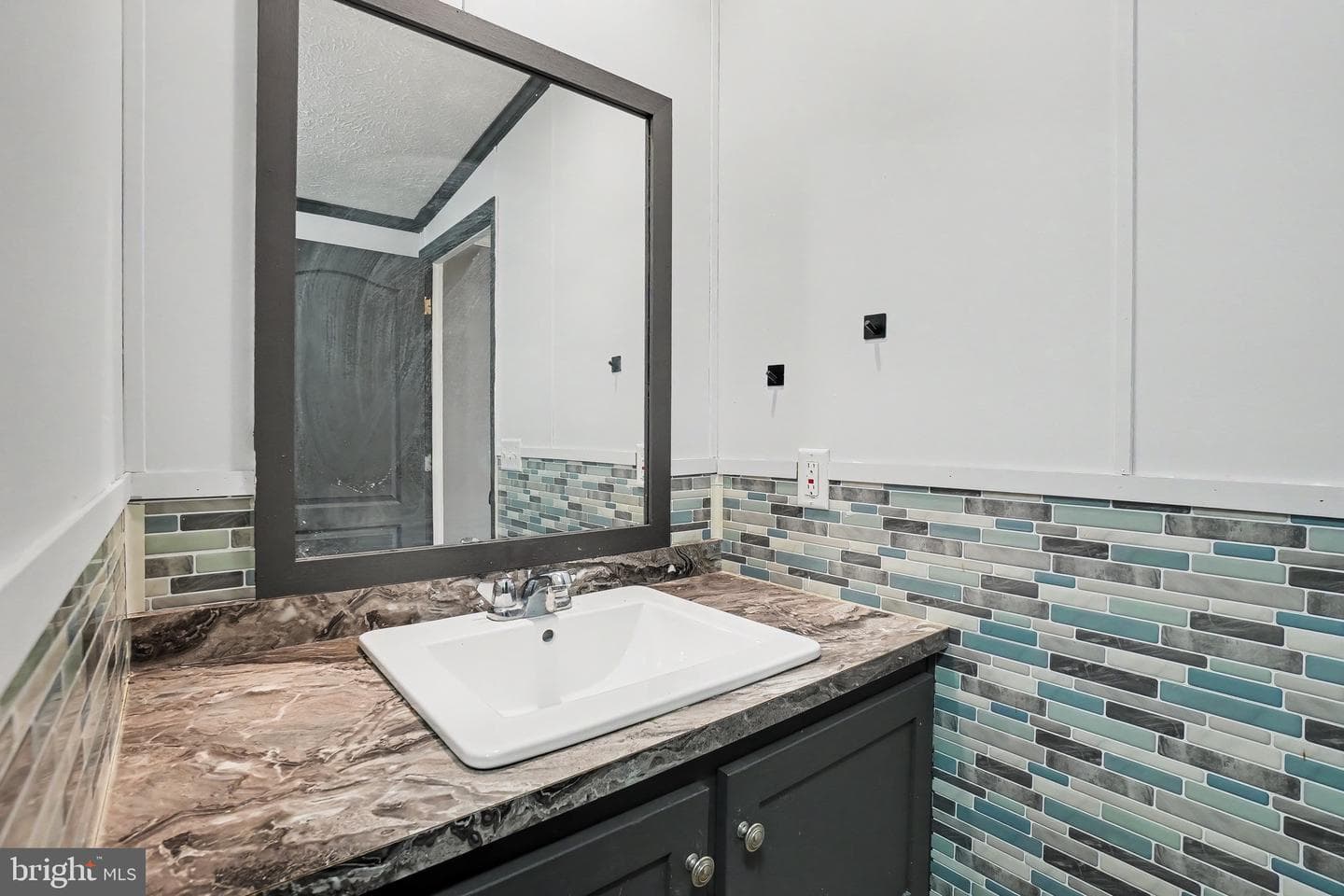 13 Frieden Manor photo 15