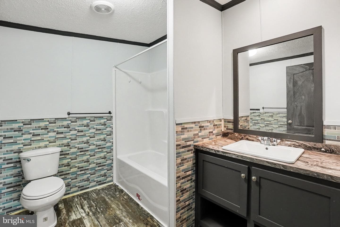 13 Frieden Manor photo 16