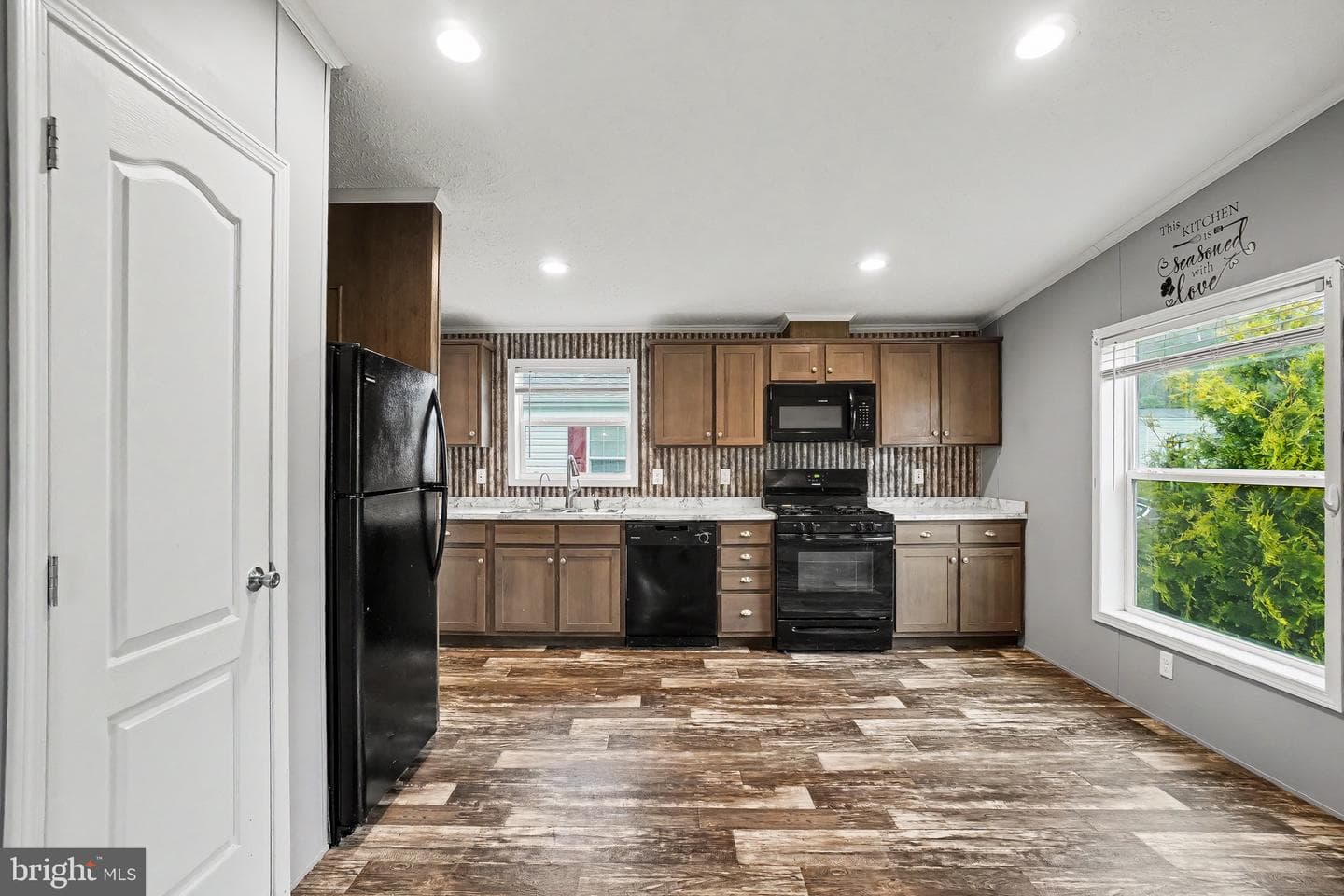 13 Frieden Manor photo 6