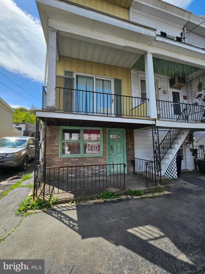 438 E Mahanoy St photo 16