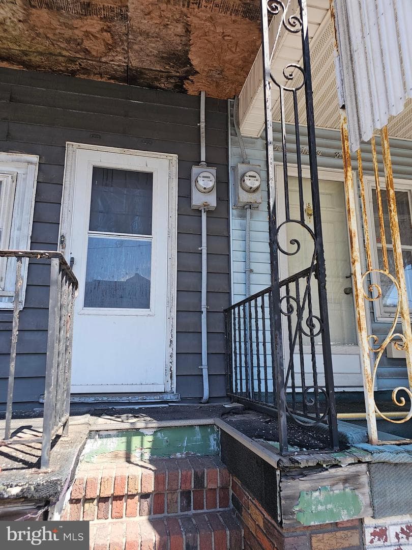 1033 E Centre St photo 2