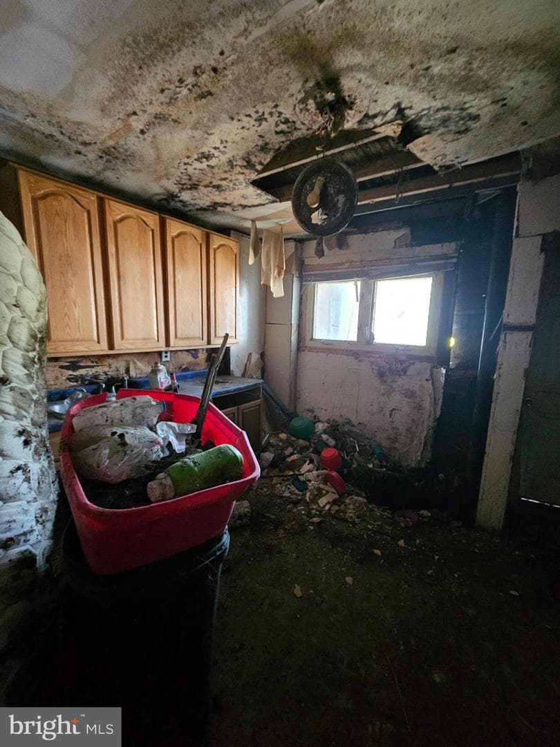 1033 E Centre St photo 7