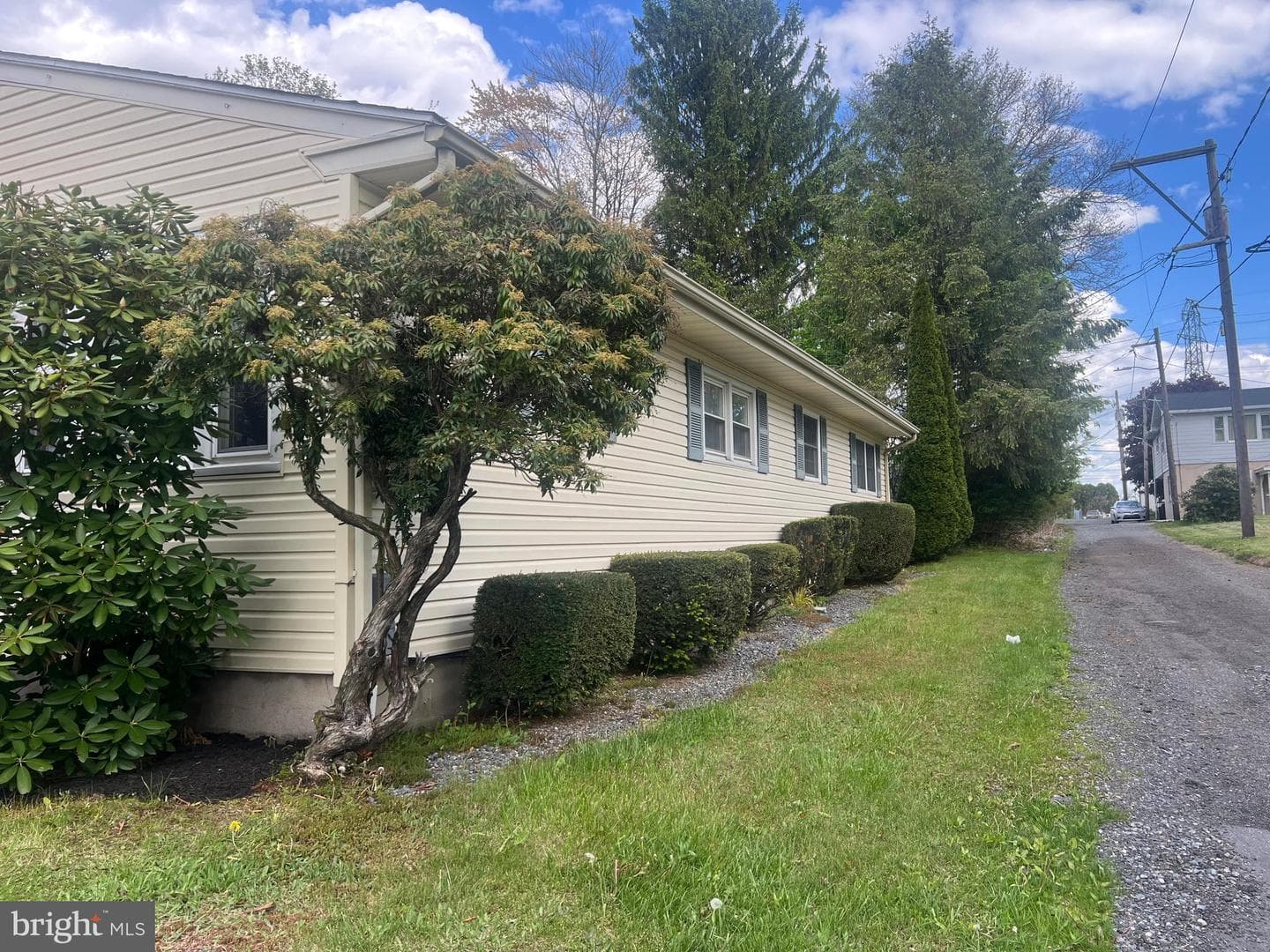600 Altamont Boulevard photo 3