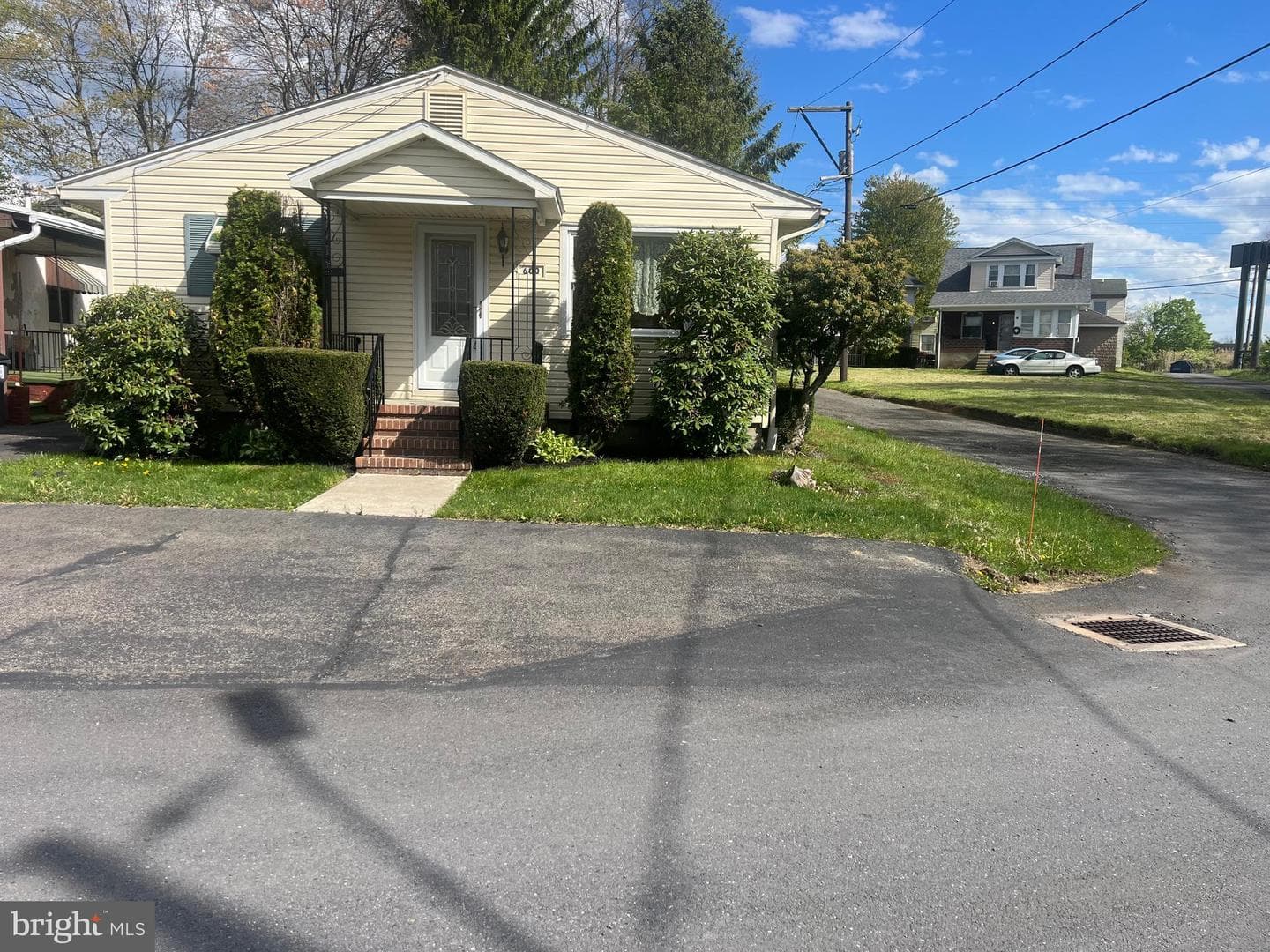 600 Altamont Boulevard photo 4