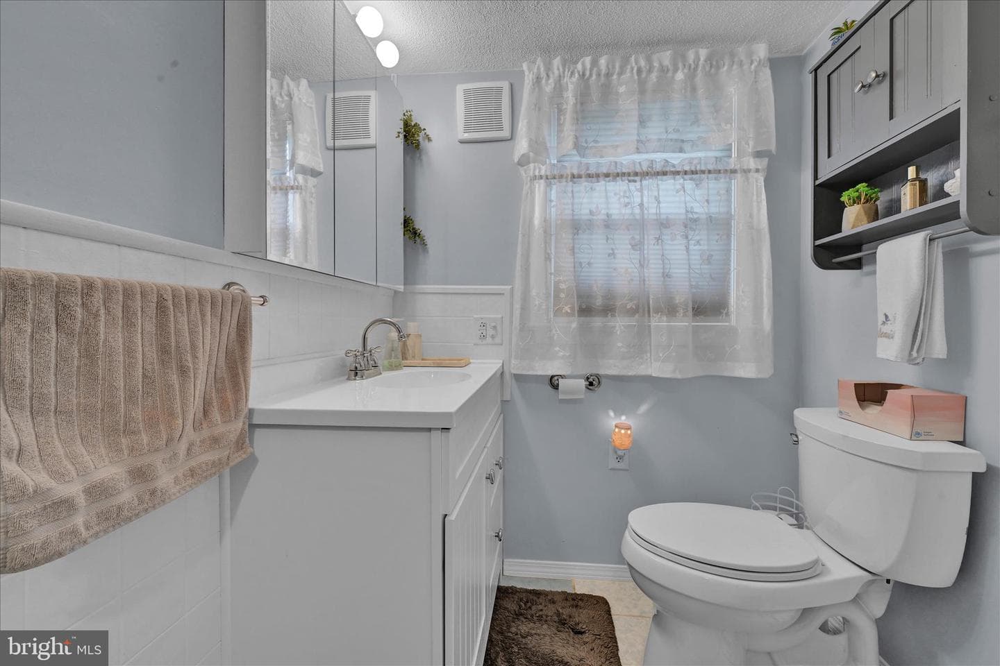 320 E Bacon Street photo 19