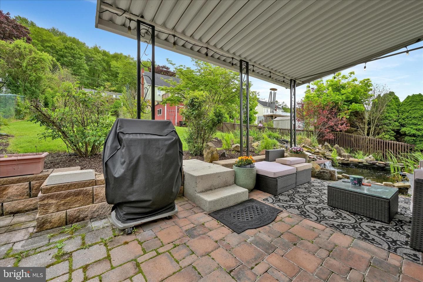 320 E Bacon Street photo 28