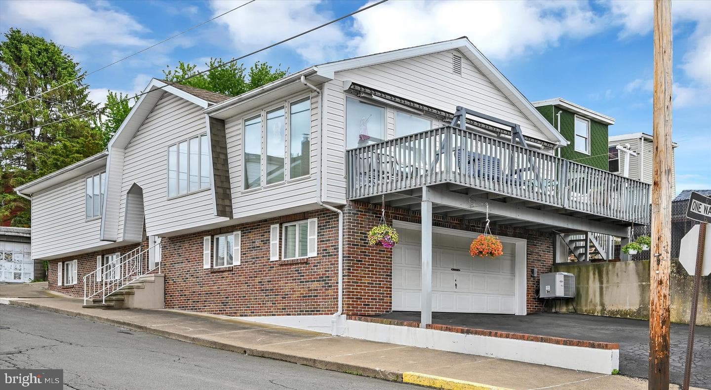 500 W Lloyd Street photo 2