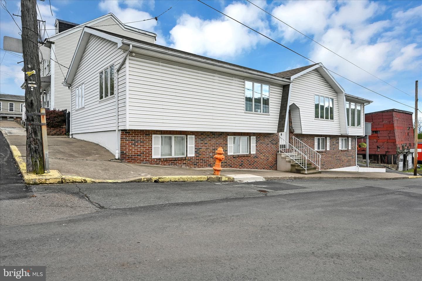 500 W Lloyd Street photo 3