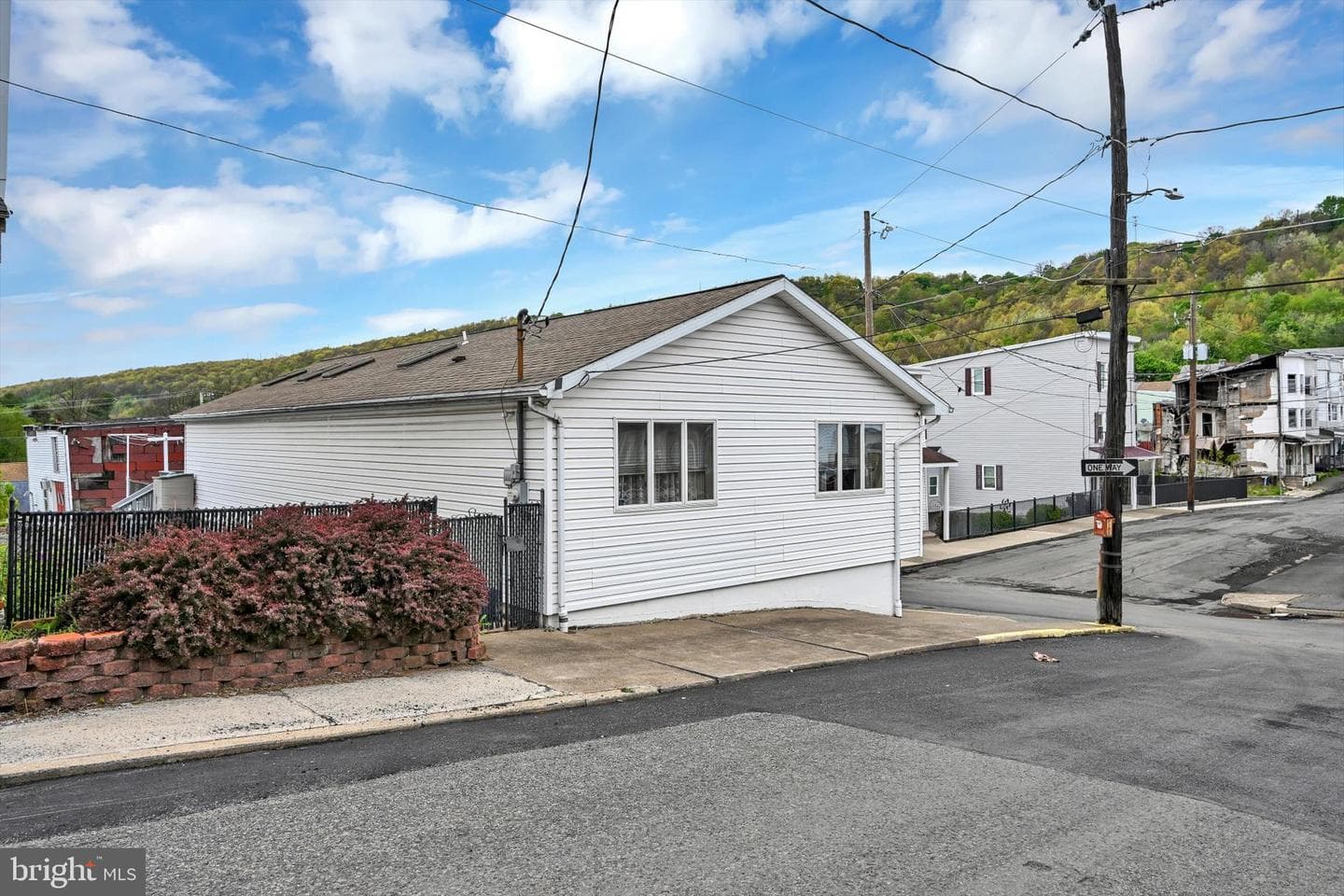 500 W Lloyd Street photo 32