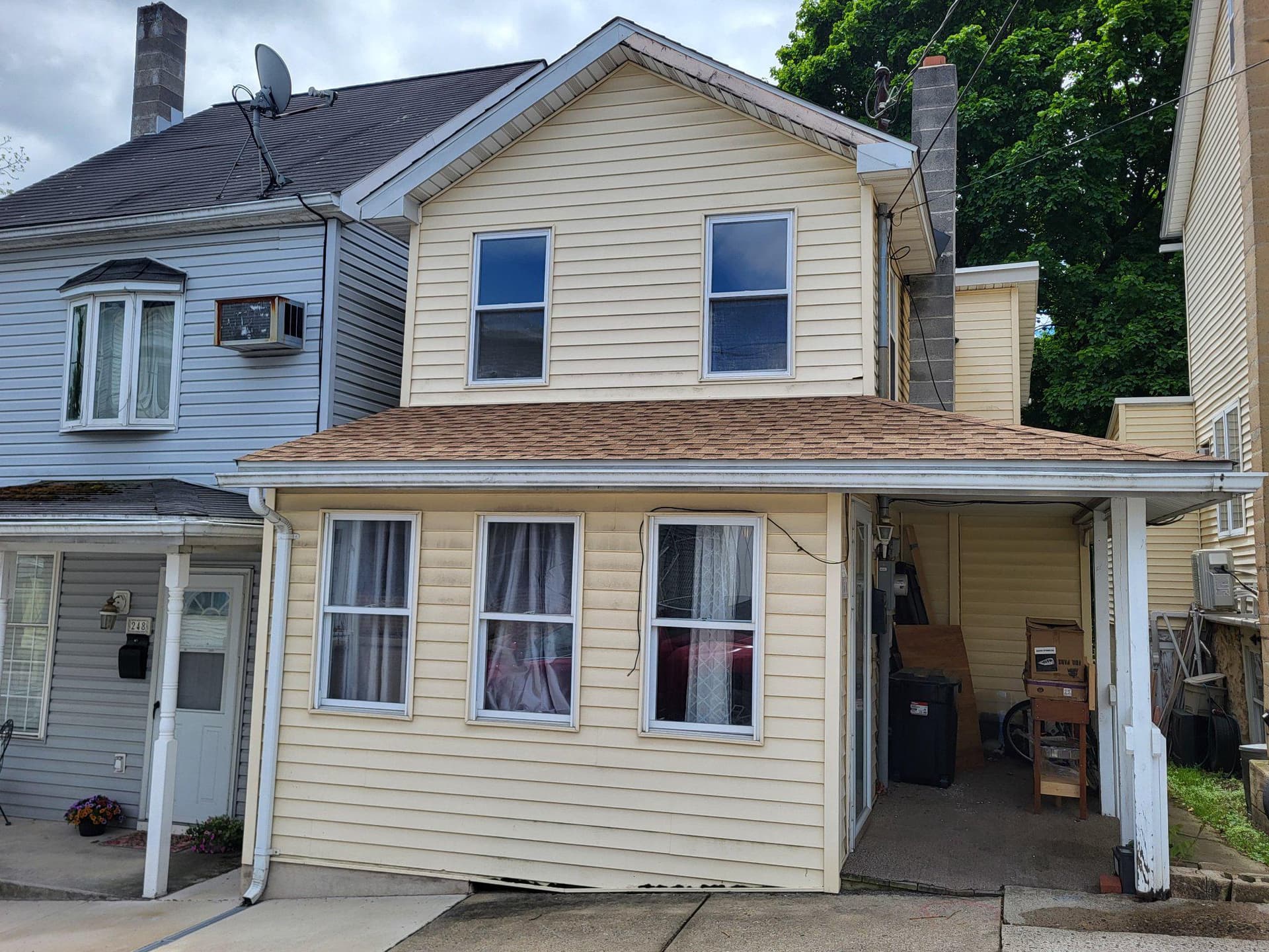 250 Van Gelder Street photo 3