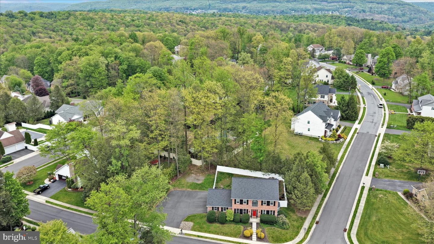 25 Tall Oaks Drive photo 2