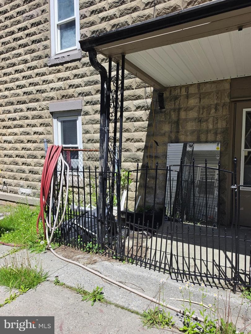 130 E Bacon Street photo 17