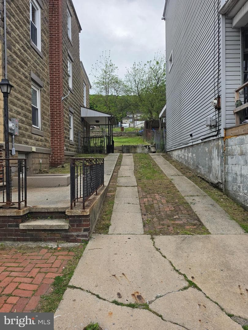 130 E Bacon Street photo 18
