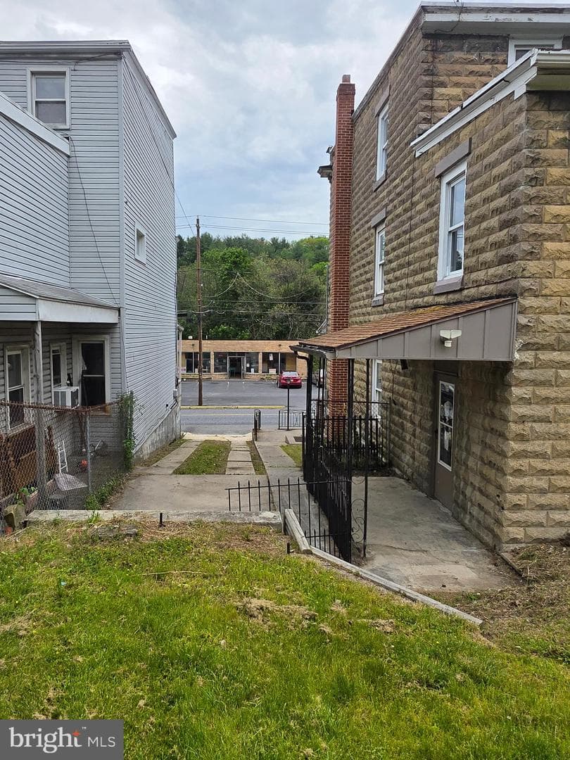 130 E Bacon Street photo 20