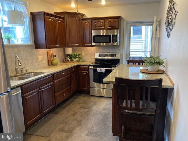 822 E Market Street photo 4