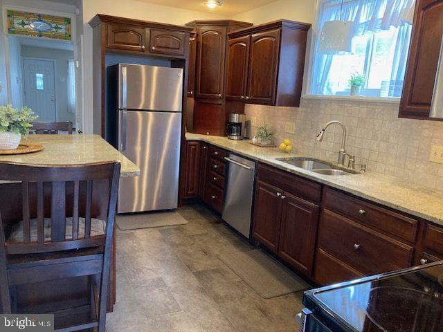 822 E Market Street photo 5
