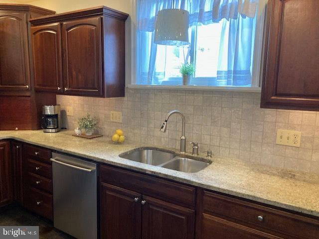 822 E Market Street photo 6