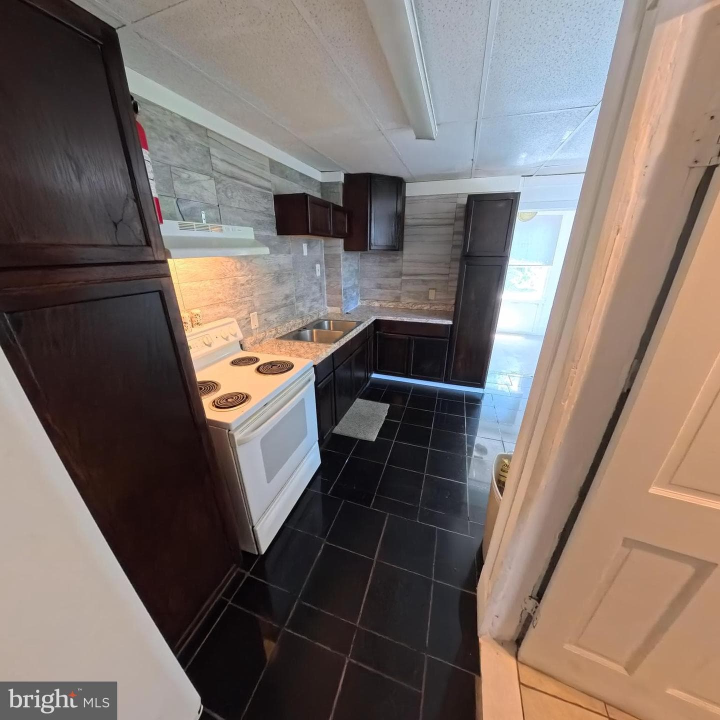 439 Morgan Avenue photo 5