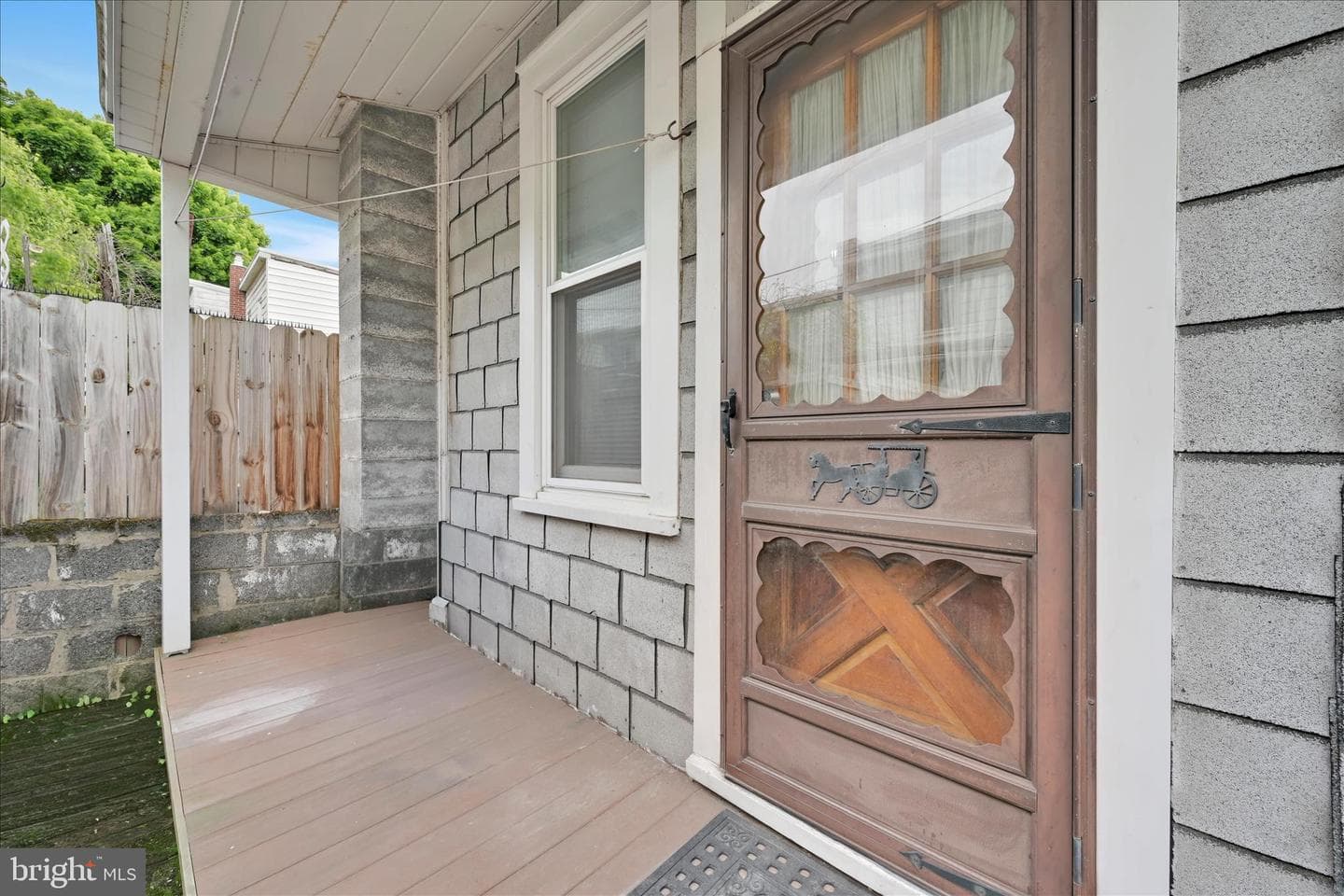 537 W Mahanoy St photo 23