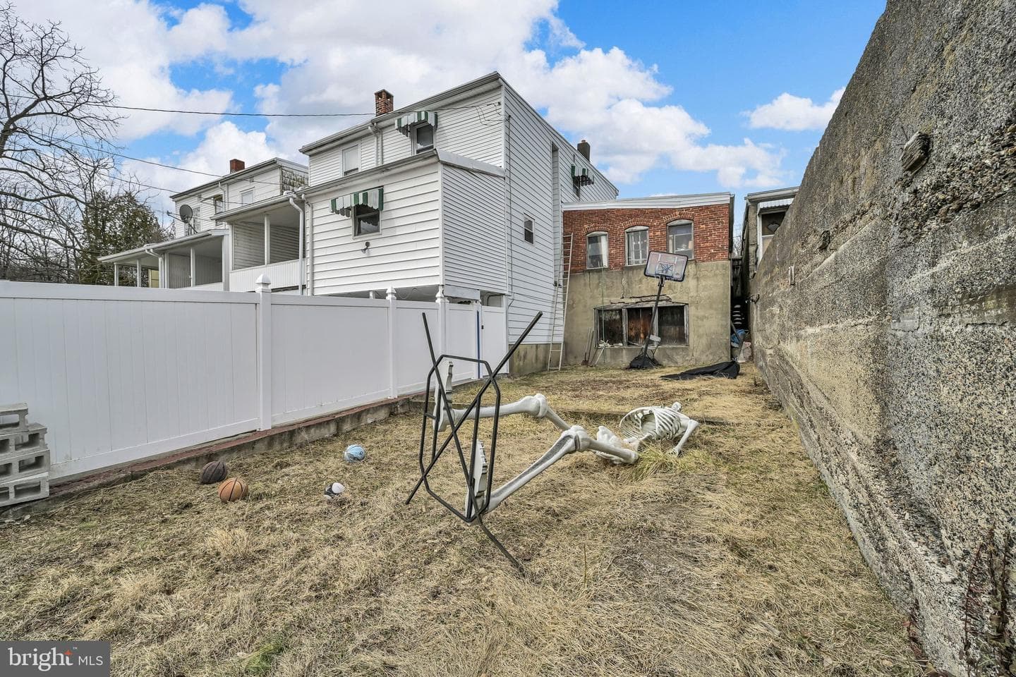 604 Fairview Street photo 5